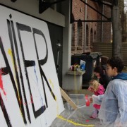 Xavier Naidoo war im Bethanien Kinder- und Jugenddorf zu Besuch und hat sich nicht nur mit Schwester Jordana getroffen, sondern auch die Musikschule besucht.