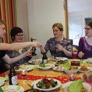 Unsere syrischen Freunde haben La Taste zum Essen eingeladen.