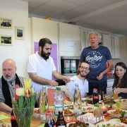 Unsere syrischen Freunde haben La Taste zum Essen eingeladen.