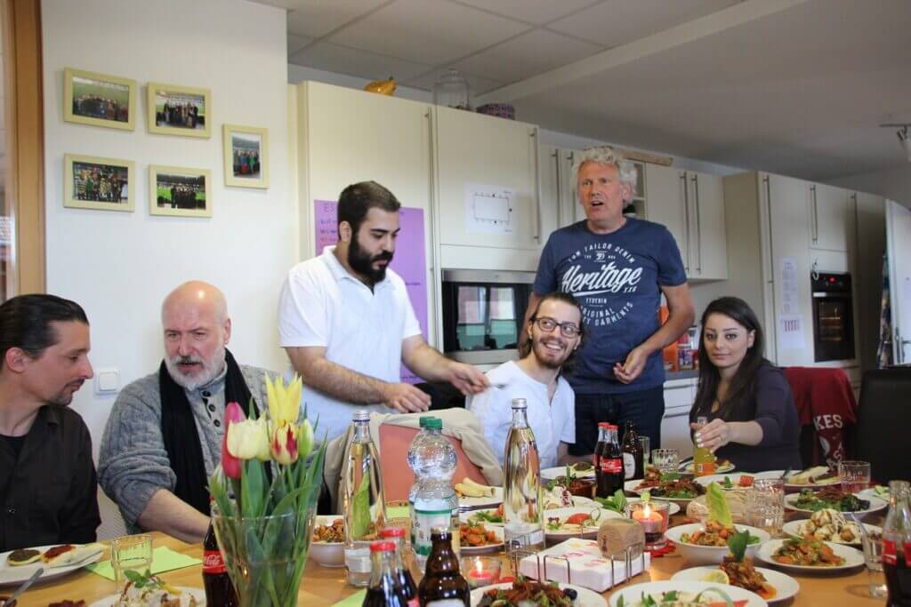 Unsere syrischen Freunde haben La Taste zum Essen eingeladen.