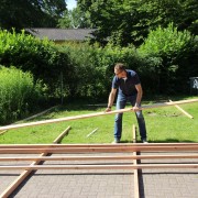 Die Firma Colt Technology Services hat im Rahmen eines Social Days den Garten von Kinderdorffamilie Marlene Altevers im Bethanein Kinder- und Jugenddorf Schwalmtal Sommerferien-fit gemacht.