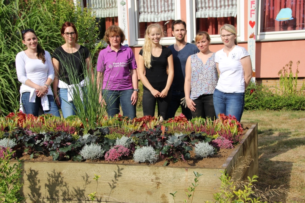 Die Warth & Klein Grant Thornton AG Wirtschaftsprüfungsgesellschaft hat im Rahmen eines Socialdays Gartenhochbeete im Kinderdorf in Schwalmtal gebaut.