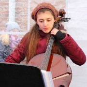 Wie immer gab es auf der Bühne ein musikalisches Programm: Es wurden Martinslieder gesungen und auch die Kinderdorfband "La Taste" hat gespielt.