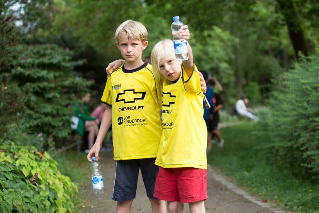 Auch das Wasser für 350 Sportler konnte über diese vier Fußballtage gesponsert werden