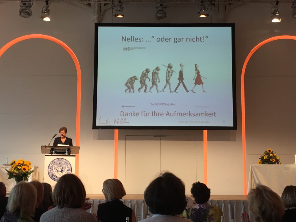 Prof. Dr. Ursula Nelles war einer der Hauptrednerinnen. Als langjährige Soroptimistin setzt sie sich als Juristin besonders für Chancengleichheit ein und hat schon Bundesgesetze beeinflusst.
