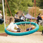 Schaukeln im Kinderdorf gehört zu den Lieblingsbeschäftigung der Kleinen