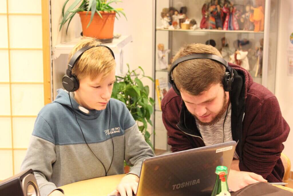 Mit einem Radioprojekt näherten sich die Kinder dem Thema "Motzen und Trotzem mit Jona"