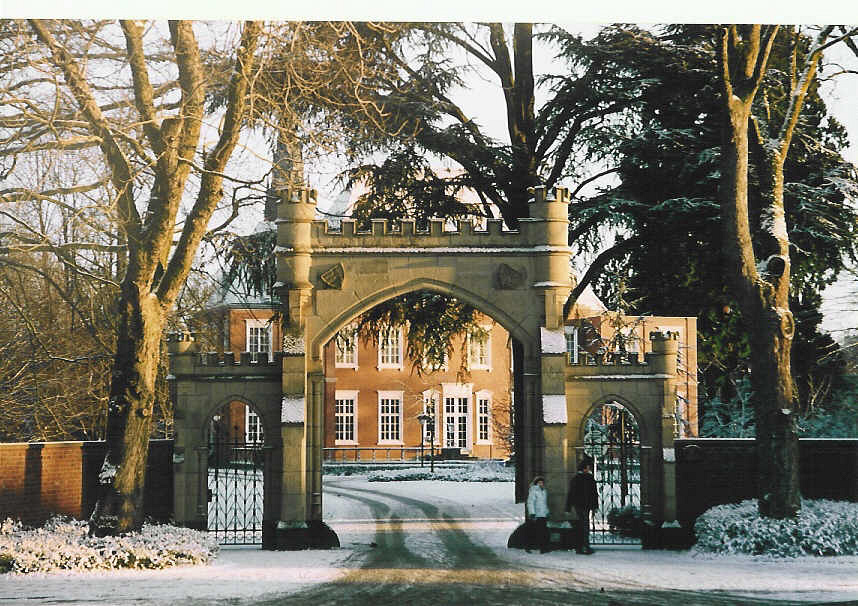 Weihnachten im Kinderdorf bei Schnee