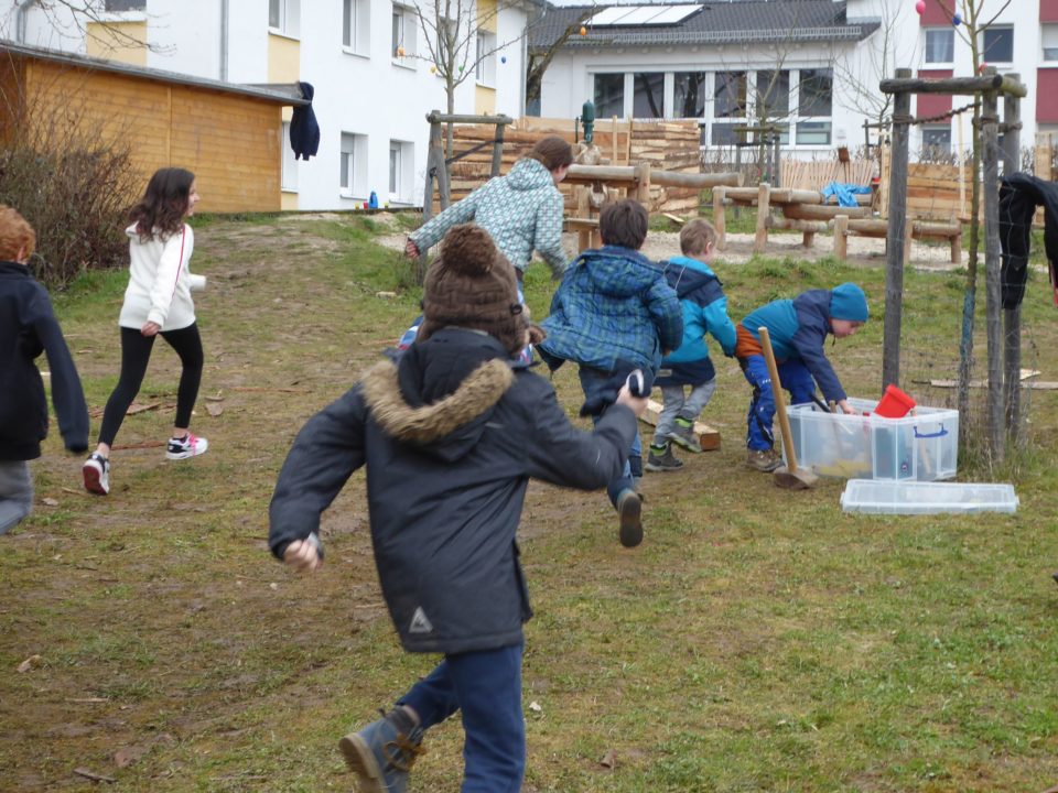 erfahrungsbezogenes Lernen auf dem Bauspielplatz