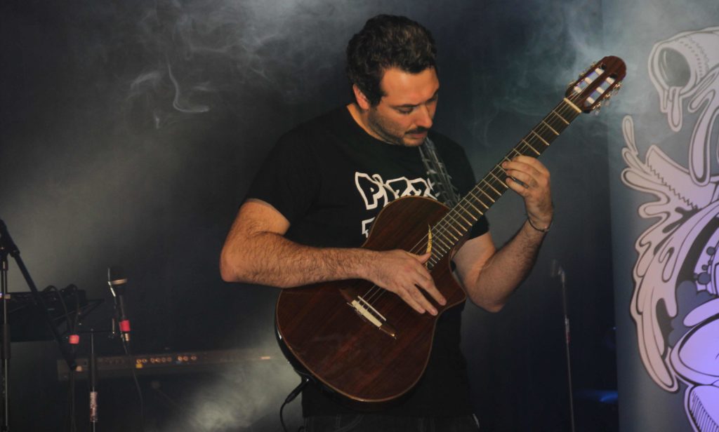 Mando bei seinem letzten Auftritt im Kinderdorf