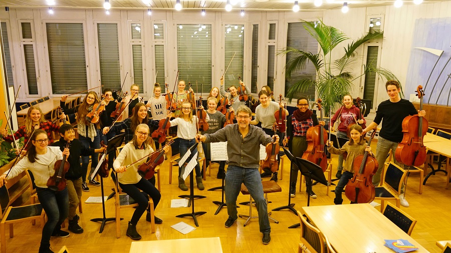 Streichorchester reist aus der Schweiz an