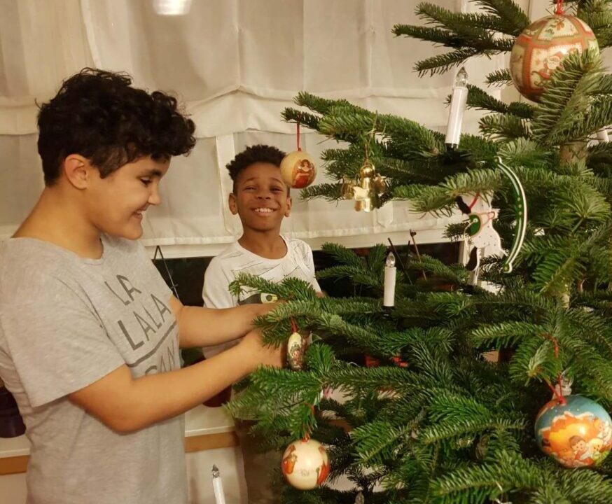 Die Vorbereitungen für Heilig Abend in der Kinderdorffamilie.