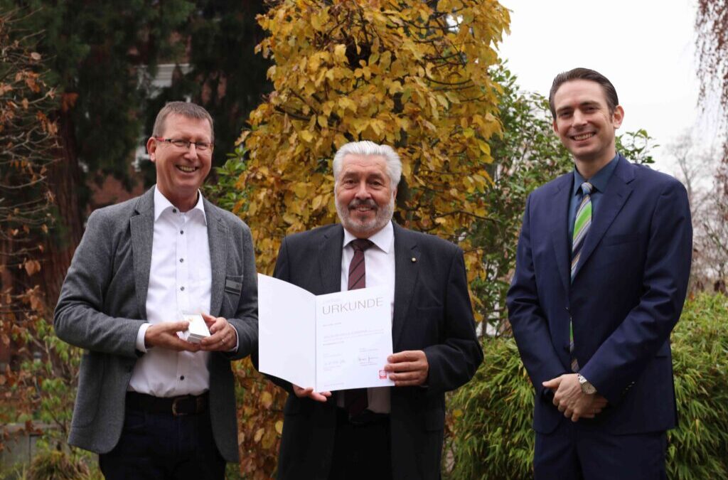 Goldene Caritas-Nadel