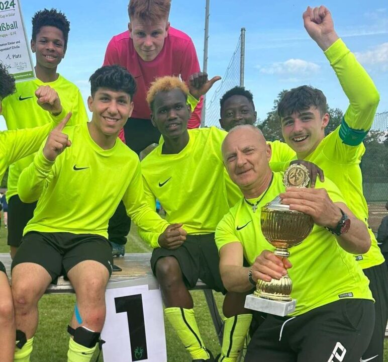 Der Jubel ist bei der U-19 Mannschaft beim KiDo-Cup groß.